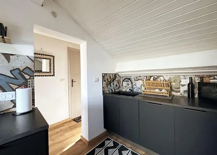 Διαμέρισμα Mansard Ferret Charming House Centro